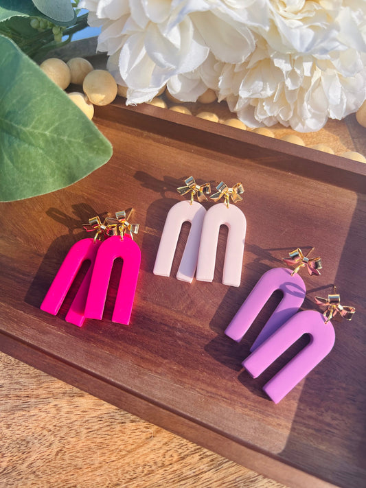 Arch Dangles With Gold Bow Post